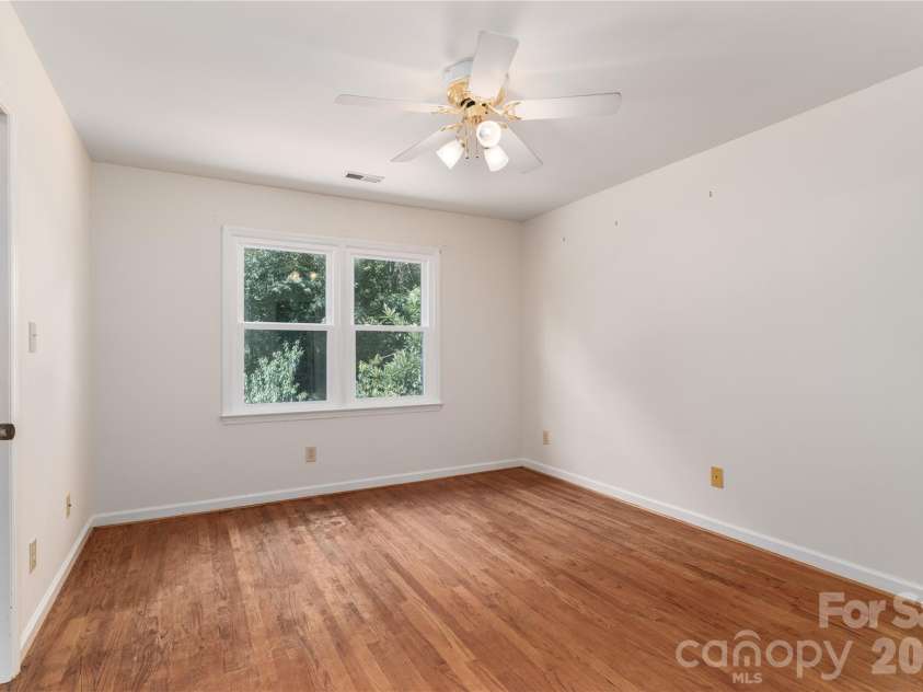 10717 Danesway Lane, Cornelius, NC 28031.  MLS# CAR4418933, YatesRealty ID 51266. Primary bedroom