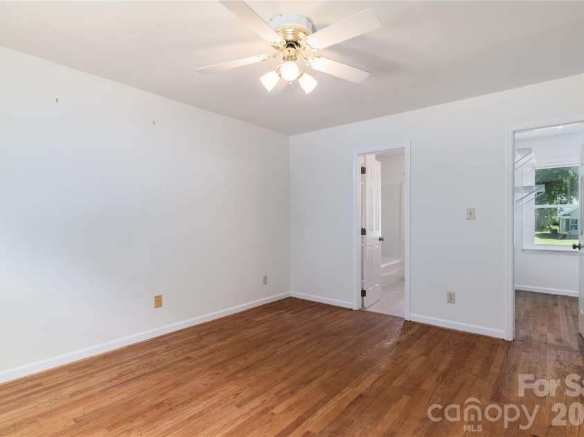 10717 Danesway Lane, Cornelius, NC 28031.  MLS# CAR4418933, YatesRealty ID 51266. Primary bedroom with with walk-in