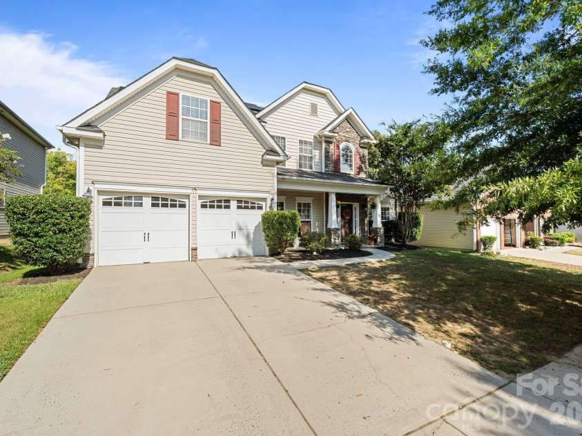 13439 Porter Creek Road, Charlotte, NC 28262.  MLS# CAR4418990, YatesRealty ID 51267. Drive Way