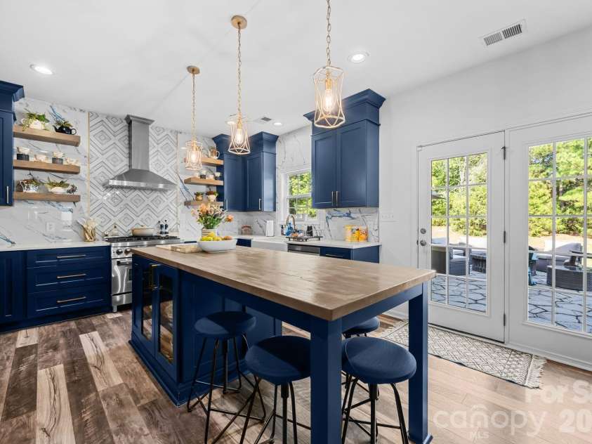 13439 Porter Creek Road, Charlotte, NC 28262.  MLS# CAR4418990, YatesRealty ID 51267. Kitchen