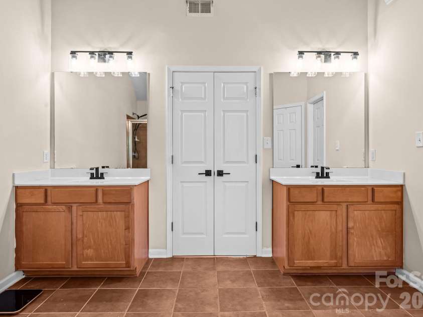 13439 Porter Creek Road, Charlotte, NC 28262.  MLS# CAR4418990, YatesRealty ID 51267. Primary Bathroom