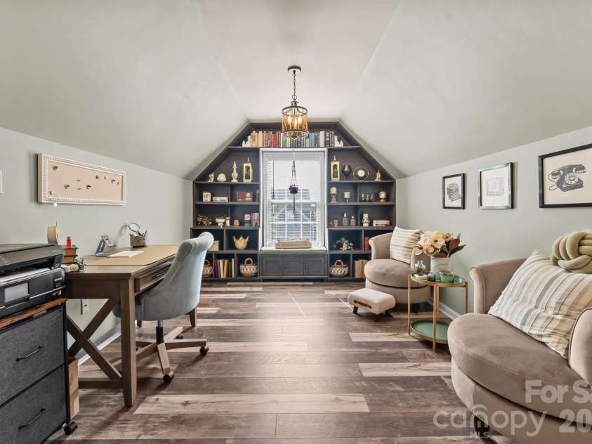 13439 Porter Creek Road, Charlotte, NC 28262.  MLS# CAR4418990, YatesRealty ID 51267. Sitting Area / Window Nook