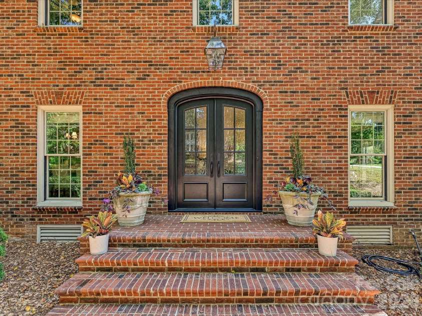 7019 Whitemarsh Court, Charlotte, NC 28210.  MLS# CAR4421938, YatesRealty ID 51268. 