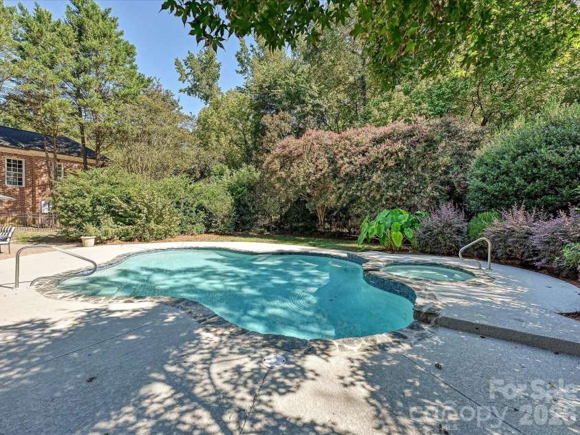 7019 Whitemarsh Court, Charlotte, NC 28210.  MLS# CAR4421938, YatesRealty ID 51268. 