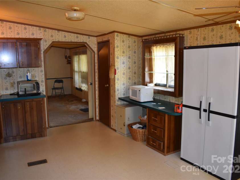 34 Stone Drive, Marion, NC 28752.  MLS# CAR4238724, YatesRealty ID 5127. 