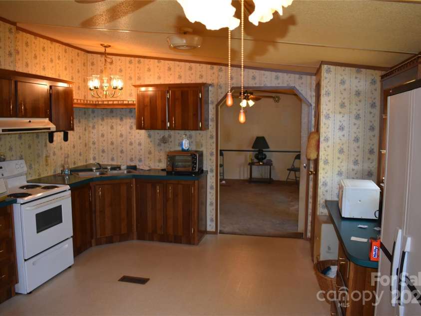 34 Stone Drive, Marion, NC 28752.  MLS# CAR4238724, YatesRealty ID 5127. 