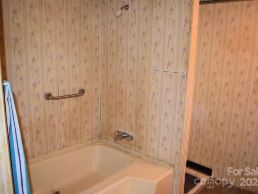34 Stone Drive, Marion, NC 28752.  MLS# CAR4238724, YatesRealty ID 5127. 
