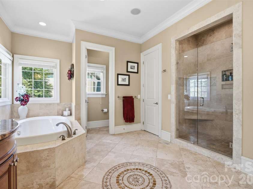 8225 Victoria Lake Drive, Waxhaw, NC 28173.  MLS# CAR4340620, YatesRealty ID 5127. 