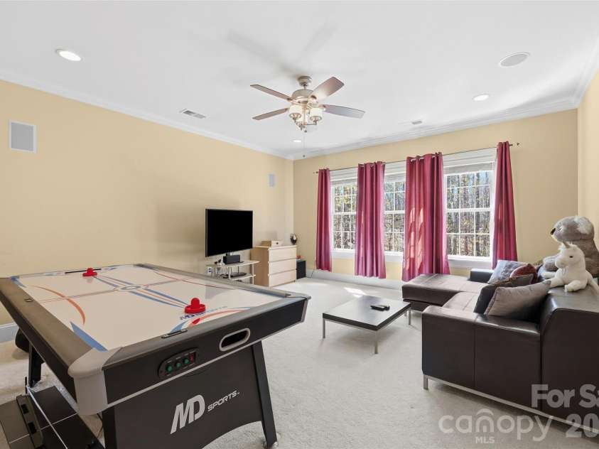 8225 Victoria Lake Drive, Waxhaw, NC 28173.  MLS# CAR4340620, YatesRealty ID 5127. 