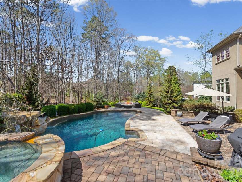 8225 Victoria Lake Drive, Waxhaw, NC 28173.  MLS# CAR4340620, YatesRealty ID 5127. 