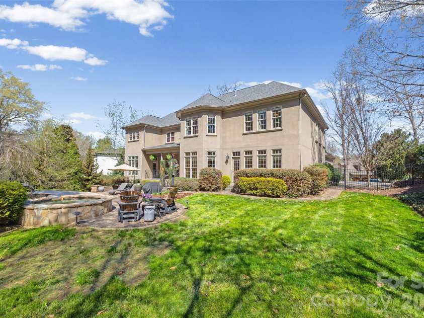 8225 Victoria Lake Drive, Waxhaw, NC 28173.  MLS# CAR4340620, YatesRealty ID 5127. 
