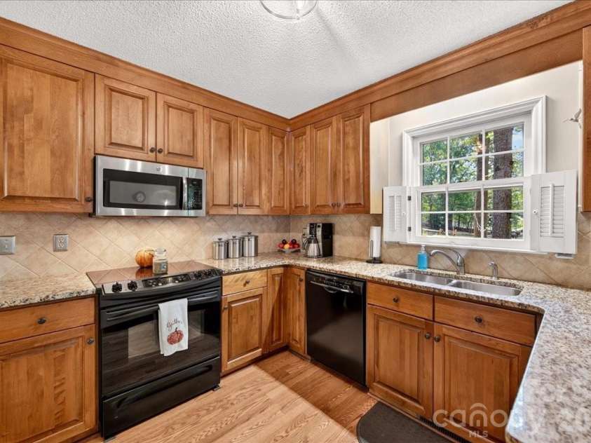 2036 Kilkenney Hill Road, Matthews, NC 28105.  MLS# CAR4420278, YatesRealty ID 51270. 