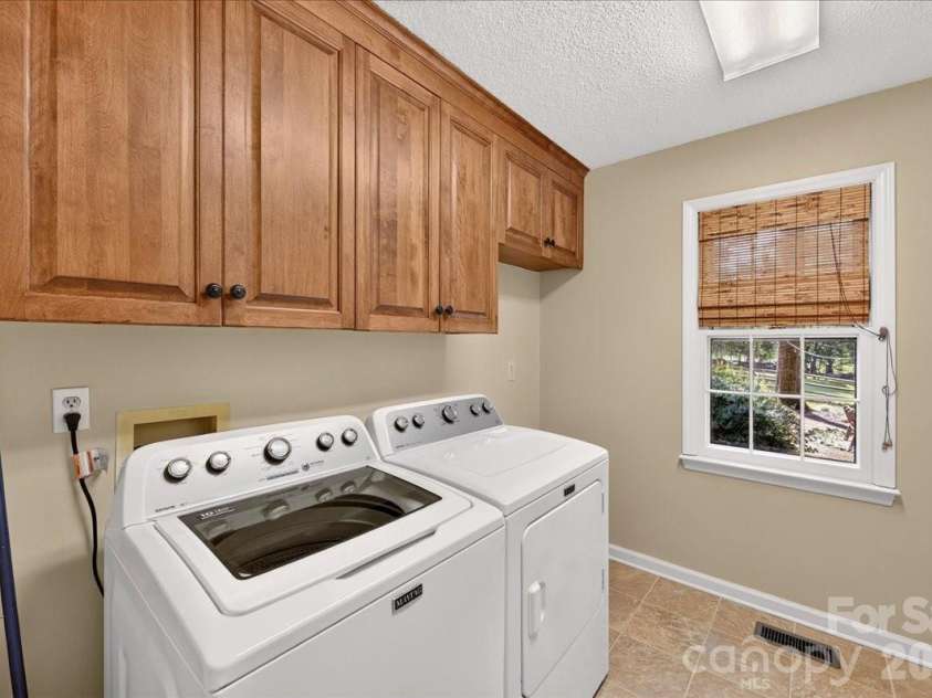 2036 Kilkenney Hill Road, Matthews, NC 28105.  MLS# CAR4420278, YatesRealty ID 51270. 