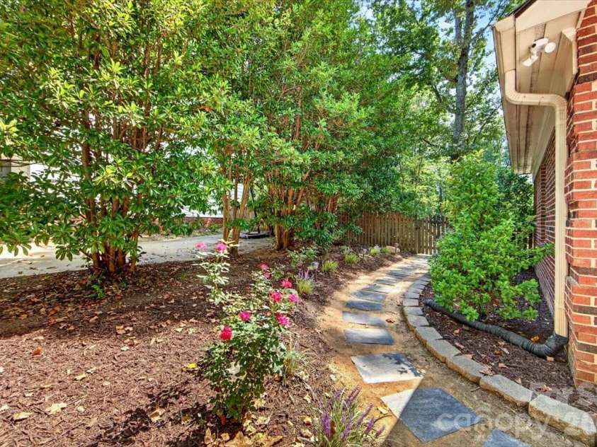 2036 Kilkenney Hill Road, Matthews, NC 28105.  MLS# CAR4420278, YatesRealty ID 51270. 