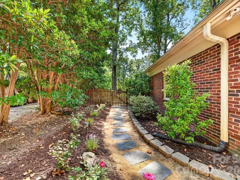 2036 Kilkenney Hill Road, Matthews, NC 28105.  MLS# CAR4420278, YatesRealty ID 51270. 