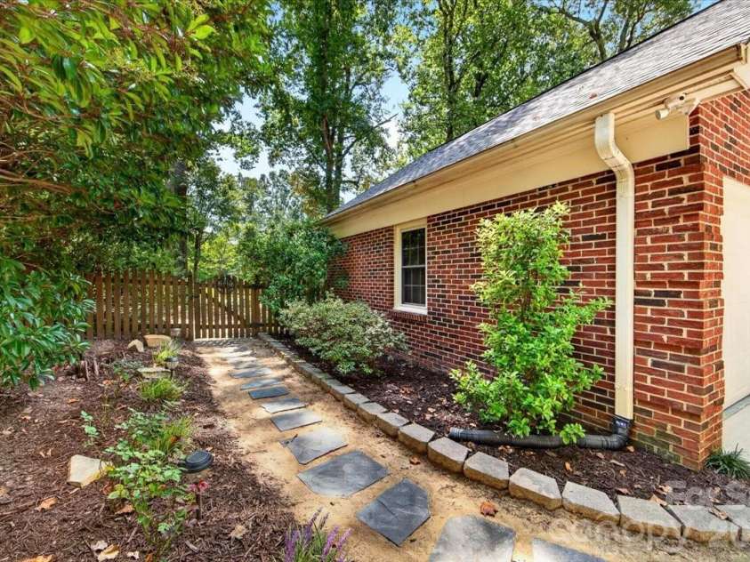 2036 Kilkenney Hill Road, Matthews, NC 28105.  MLS# CAR4420278, YatesRealty ID 51270. 
