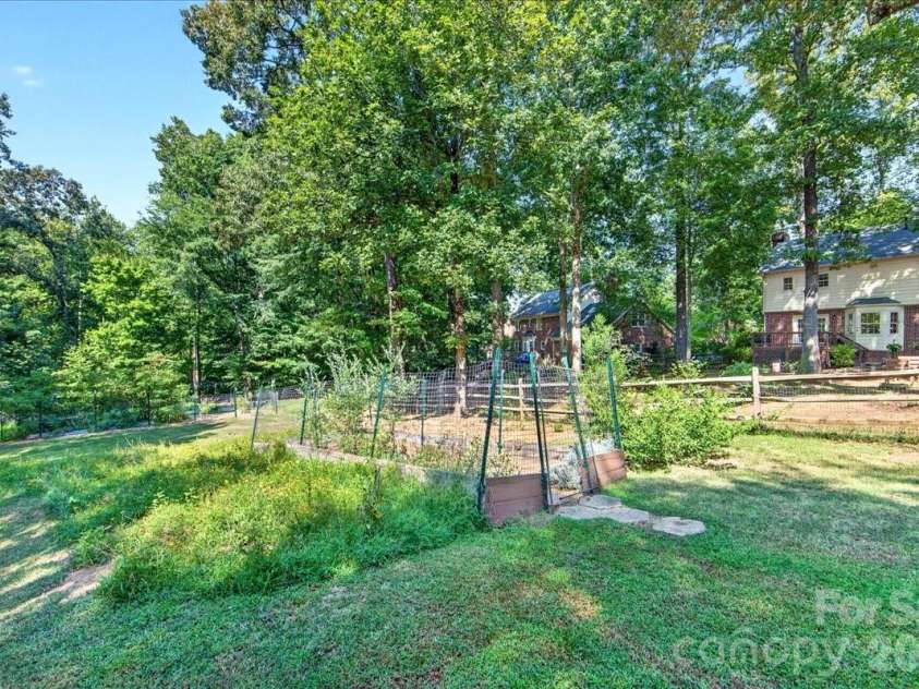 2036 Kilkenney Hill Road, Matthews, NC 28105.  MLS# CAR4420278, YatesRealty ID 51270. 