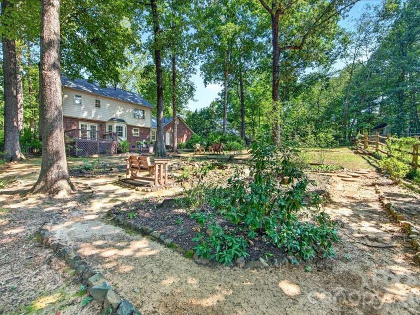 2036 Kilkenney Hill Road, Matthews, NC 28105.  MLS# CAR4420278, YatesRealty ID 51270. 