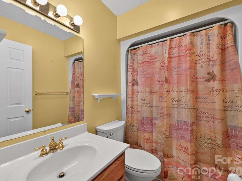 3105 Hunters Ridge Court, Morganton, NC 28655.  MLS# CAR4422506, YatesRealty ID 51274. Bathroom #1