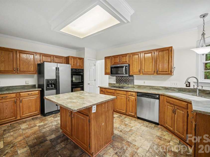 8401 Tatebrook Lane, Huntersville, NC 28078.  MLS# CAR4417886, YatesRealty ID 51277. 