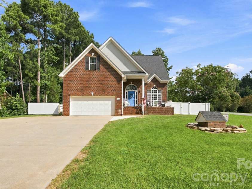 7189 Windy Pine Circle, Denver, NC 28037.  MLS# CAR4417549, YatesRealty ID 51278. Front of House