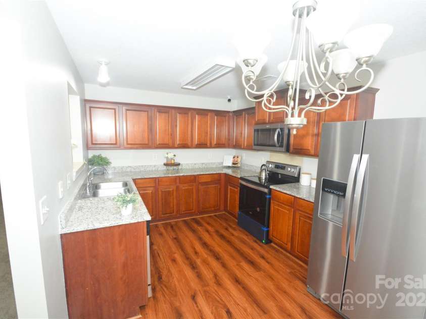 5132 Stone Park Drive, Charlotte, NC 28269.  MLS# CAR4207741, YatesRealty ID 5128. Kitchen