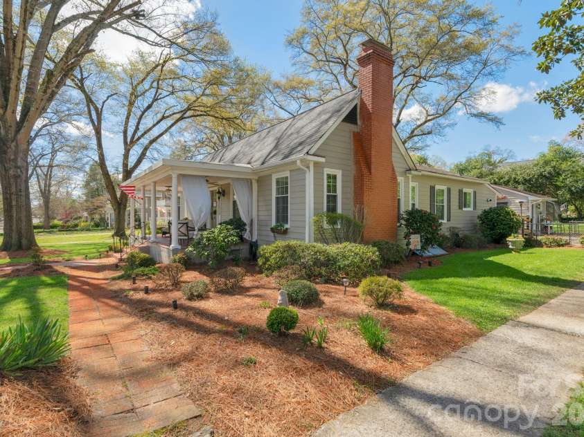 607 York Street, Gastonia, NC 28052.  MLS# CAR4353276, YatesRealty ID 5128. 