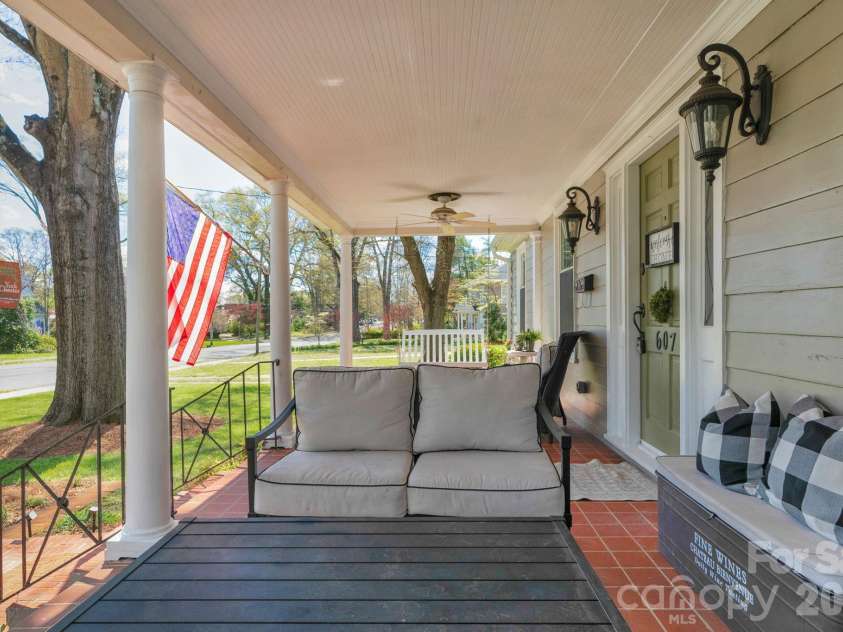 607 York Street, Gastonia, NC 28052.  MLS# CAR4353276, YatesRealty ID 5128. 
