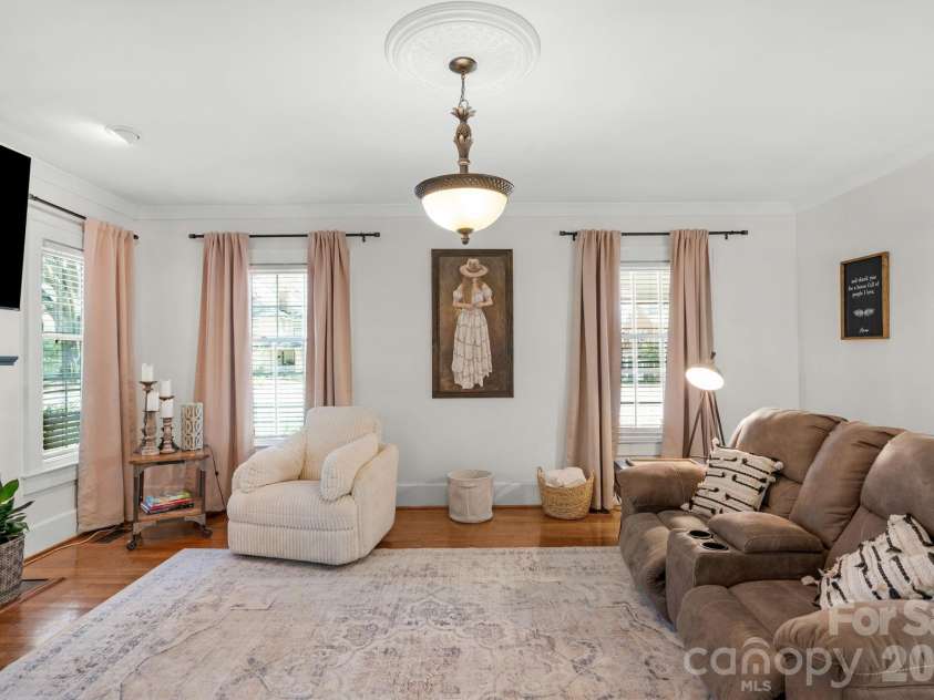 607 York Street, Gastonia, NC 28052.  MLS# CAR4353276, YatesRealty ID 5128. 