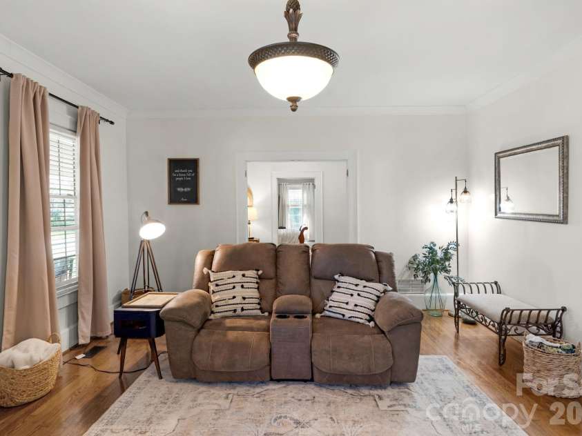 607 York Street, Gastonia, NC 28052.  MLS# CAR4353276, YatesRealty ID 5128. 