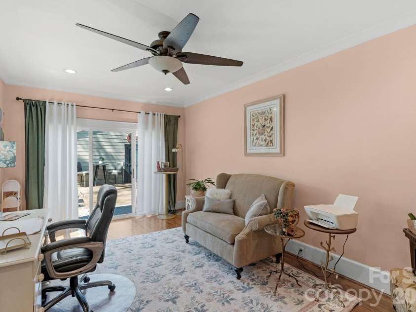 607 York Street, Gastonia, NC 28052.  MLS# CAR4353276, YatesRealty ID 5128. 