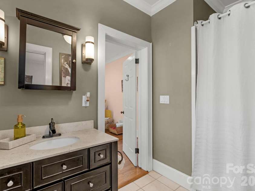 607 York Street, Gastonia, NC 28052.  MLS# CAR4353276, YatesRealty ID 5128. 
