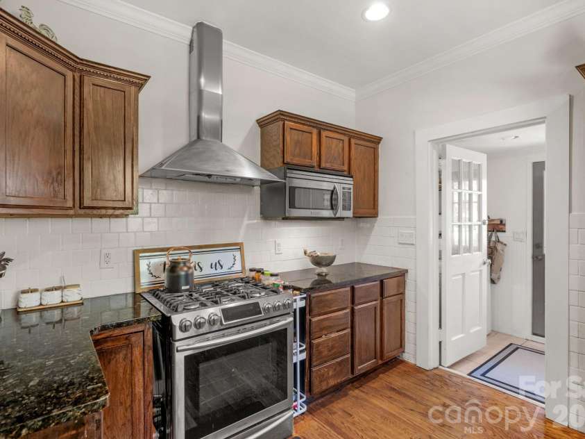 607 York Street, Gastonia, NC 28052.  MLS# CAR4353276, YatesRealty ID 5128. 