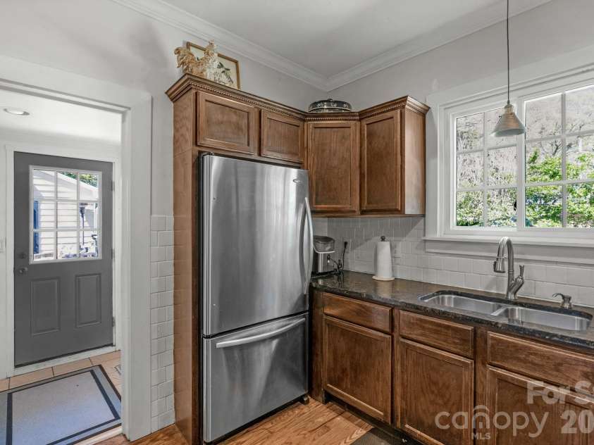 607 York Street, Gastonia, NC 28052.  MLS# CAR4353276, YatesRealty ID 5128. 