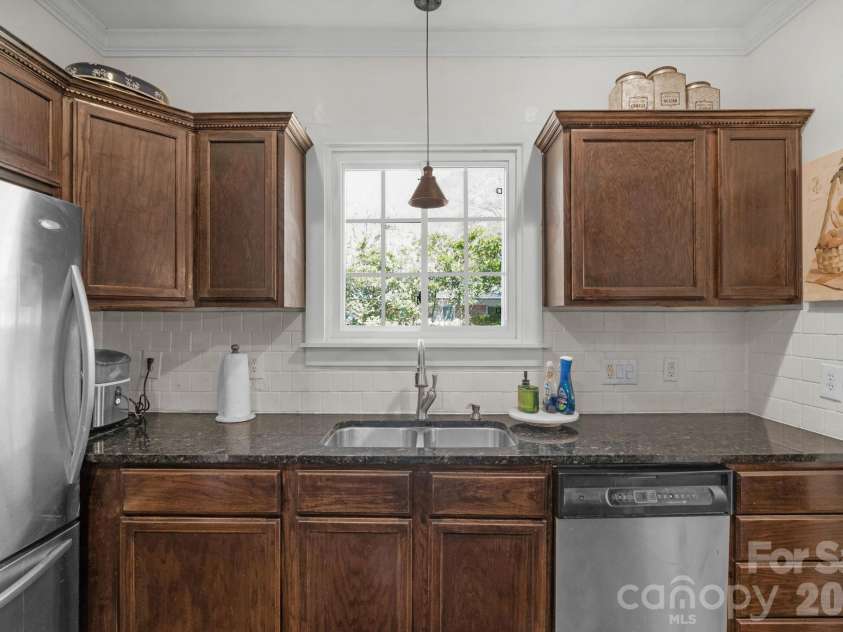 607 York Street, Gastonia, NC 28052.  MLS# CAR4353276, YatesRealty ID 5128. 