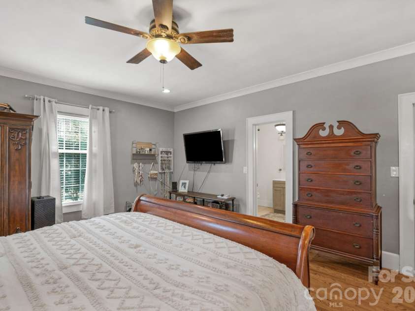 607 York Street, Gastonia, NC 28052.  MLS# CAR4353276, YatesRealty ID 5128. 