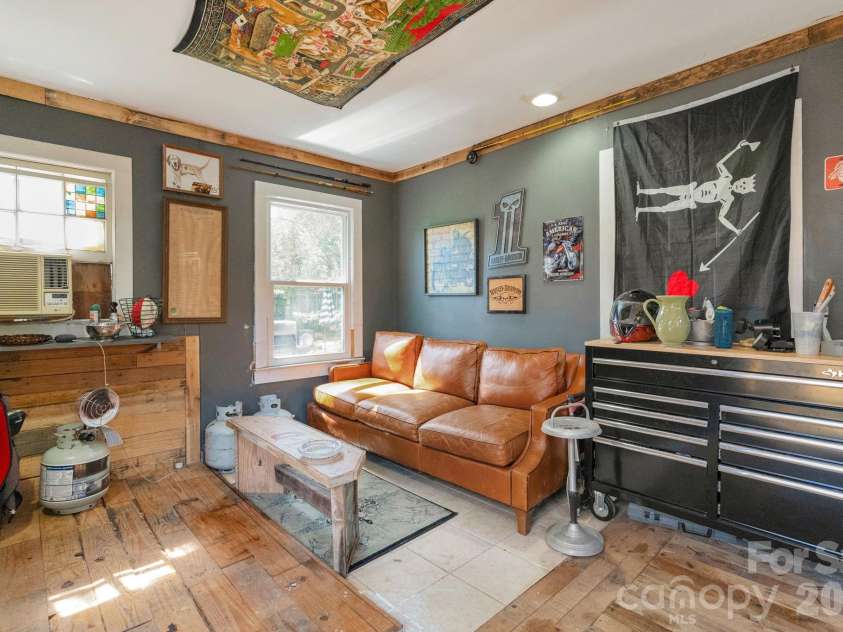 607 York Street, Gastonia, NC 28052.  MLS# CAR4353276, YatesRealty ID 5128. 