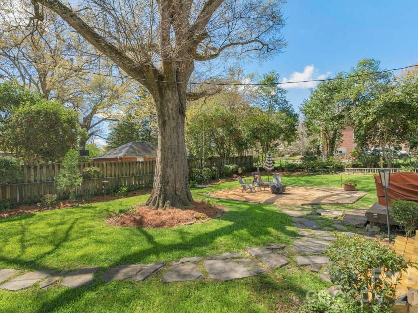 607 York Street, Gastonia, NC 28052.  MLS# CAR4353276, YatesRealty ID 5128. 