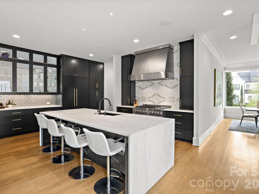 316 Mammoth Oaks Drive, Charlotte, NC 28270.  MLS# CAR4416079, YatesRealty ID 51280. 