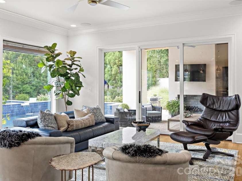 316 Mammoth Oaks Drive, Charlotte, NC 28270.  MLS# CAR4416079, YatesRealty ID 51280. 