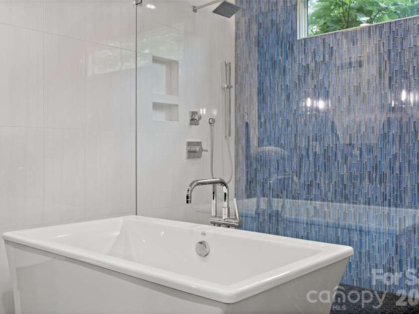316 Mammoth Oaks Drive, Charlotte, NC 28270.  MLS# CAR4416079, YatesRealty ID 51280. 