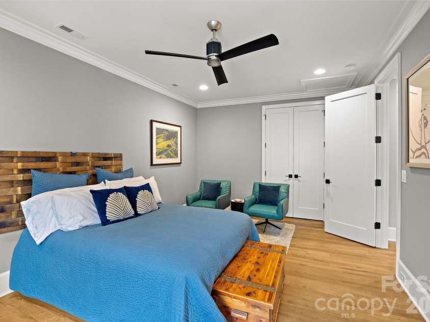 316 Mammoth Oaks Drive, Charlotte, NC 28270.  MLS# CAR4416079, YatesRealty ID 51280. 