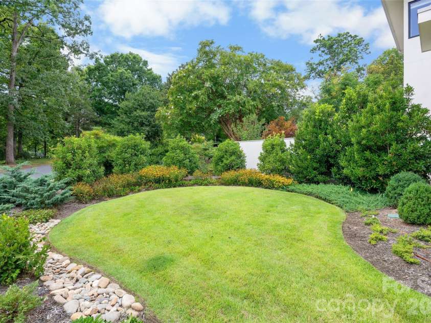 316 Mammoth Oaks Drive, Charlotte, NC 28270.  MLS# CAR4416079, YatesRealty ID 51280. 