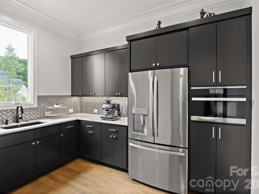 316 Mammoth Oaks Drive, Charlotte, NC 28270.  MLS# CAR4416079, YatesRealty ID 51280. Scullery Workstation