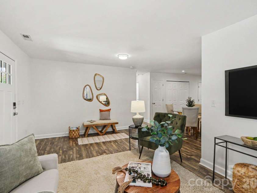 113 Smallwood Place, Charlotte, NC 28216.  MLS# CAR4413869, YatesRealty ID 51281. 