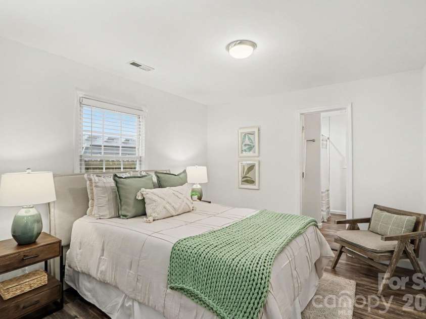 113 Smallwood Place, Charlotte, NC 28216.  MLS# CAR4413869, YatesRealty ID 51281. 
