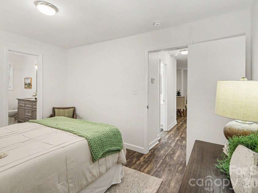 113 Smallwood Place, Charlotte, NC 28216.  MLS# CAR4413869, YatesRealty ID 51281. 