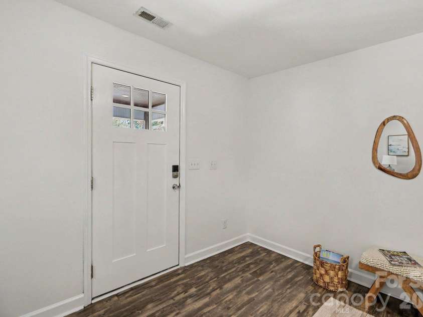 113 Smallwood Place, Charlotte, NC 28216.  MLS# CAR4413869, YatesRealty ID 51281. 