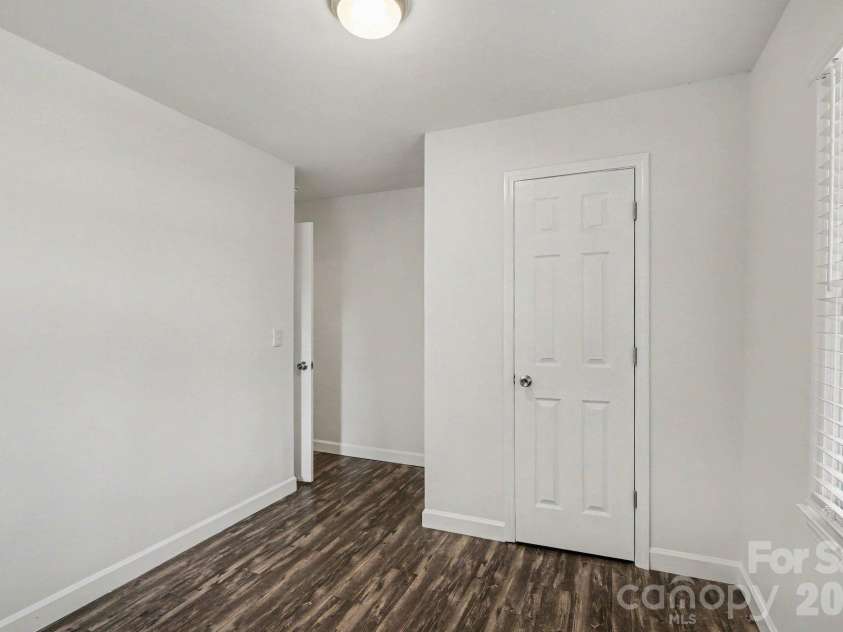 113 Smallwood Place, Charlotte, NC 28216.  MLS# CAR4413869, YatesRealty ID 51281. 