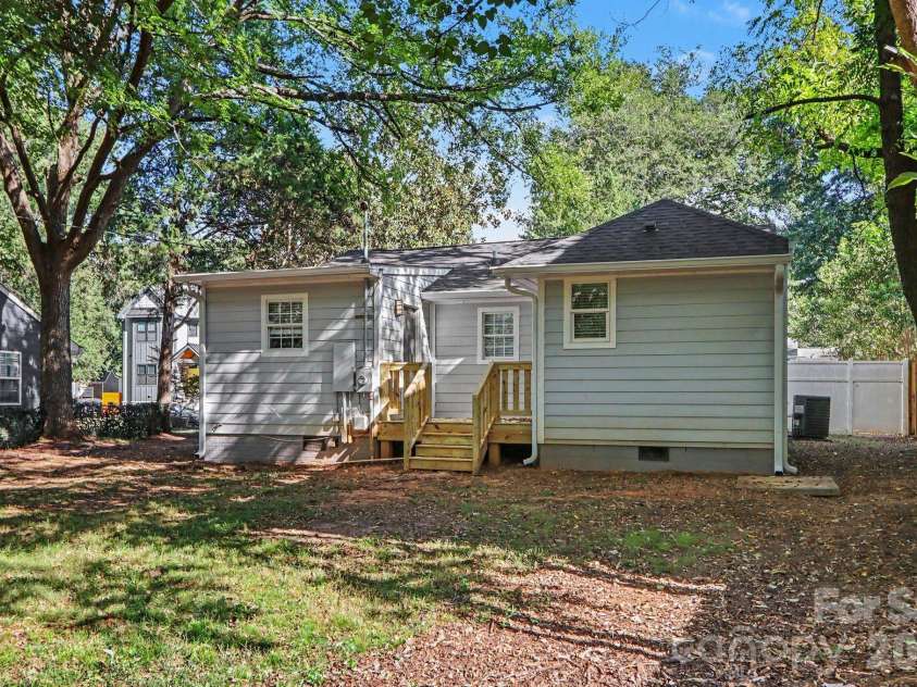 113 Smallwood Place, Charlotte, NC 28216.  MLS# CAR4413869, YatesRealty ID 51281. 